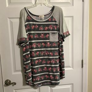3X Lovely J top dark grey and floral